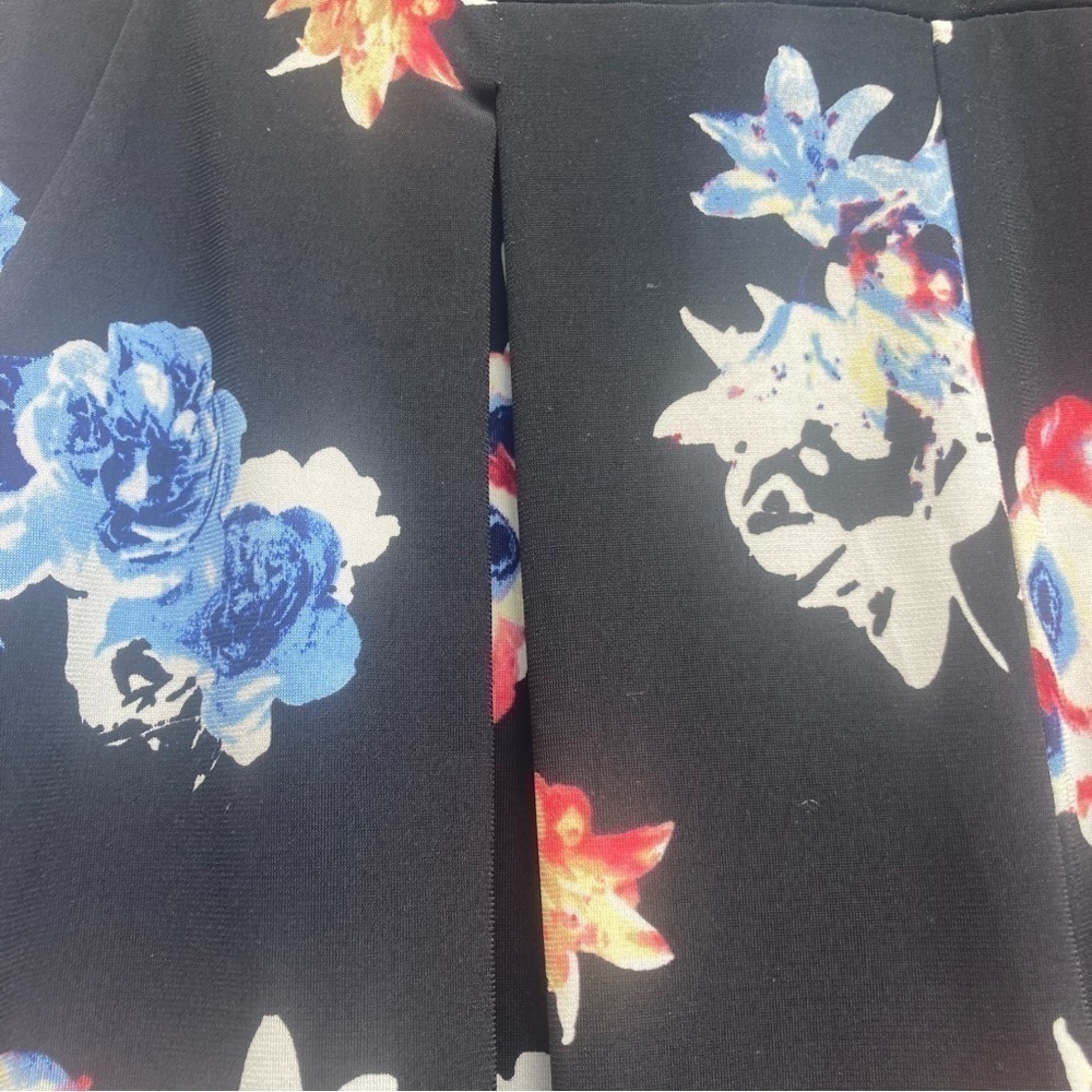Express black floral lightweight shorts, size small petite - Picture 2 of 7